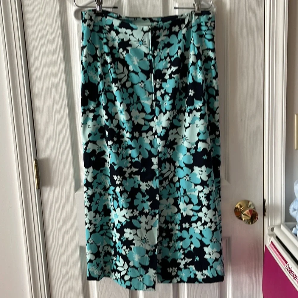 Briggs petite pencil floral skirt. (3) - Picture 5 of 6